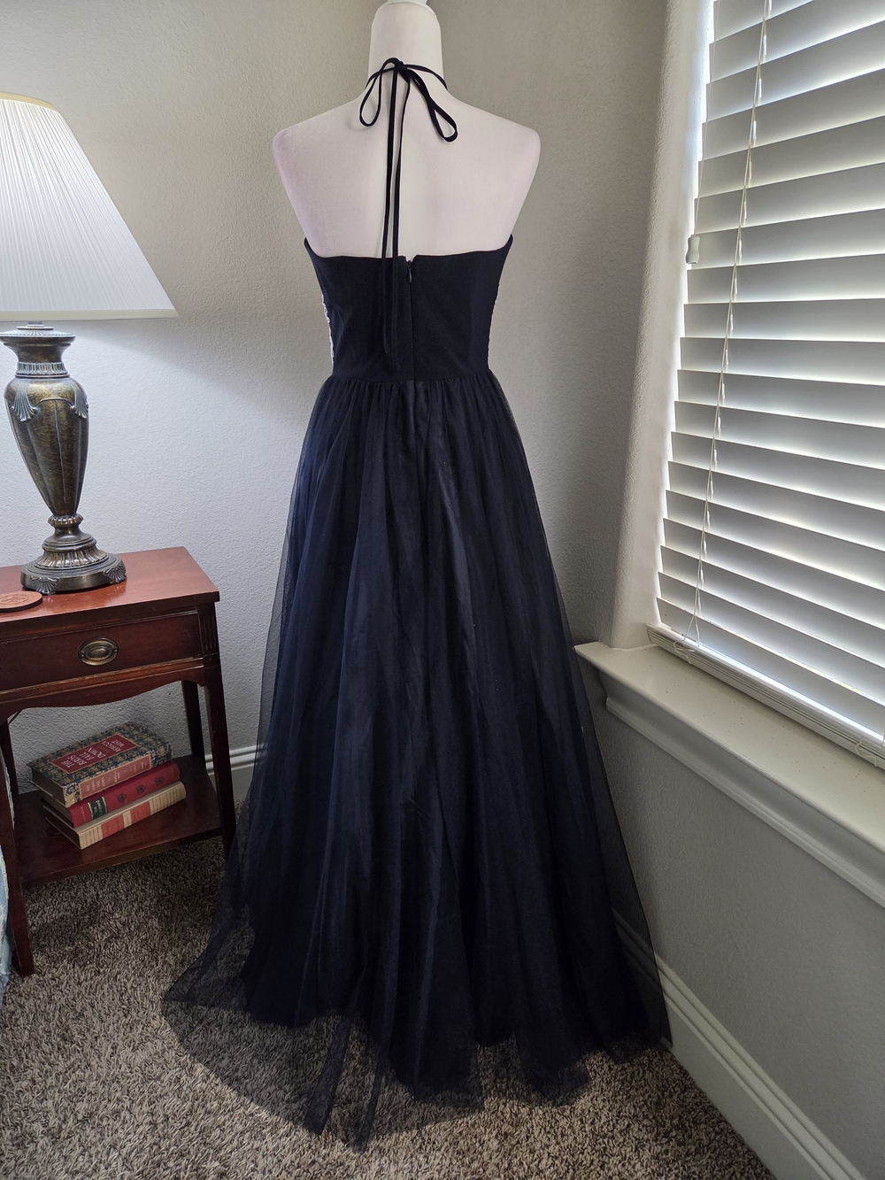 Elegant Navy Halter Tulle Prom Dress with Lace Waist Appliqué - Picture 3 of 5